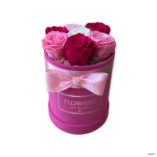 Trvácne ruže v ružovom zamatovom boxe