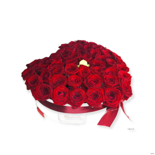 Ruže v boxe v tvare srdca 