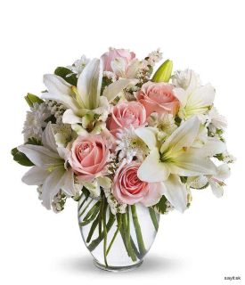 Kytica z ružových ruží bielych ľalií a chryzantém