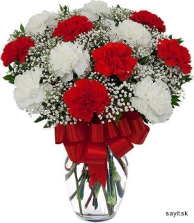 Kytica bielych a červených karafiátov 